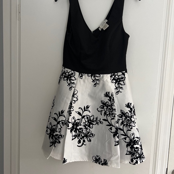 Party dress - Picture 1 of 3